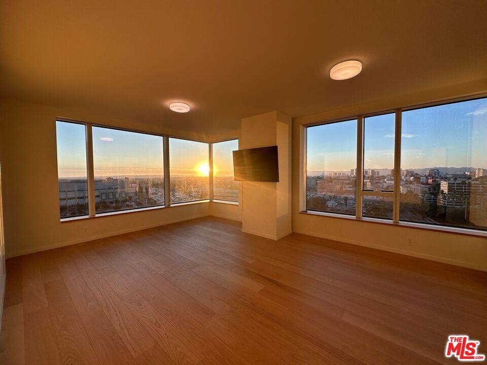 Los Angeles, CA 90017,889 Francisco ST #1106