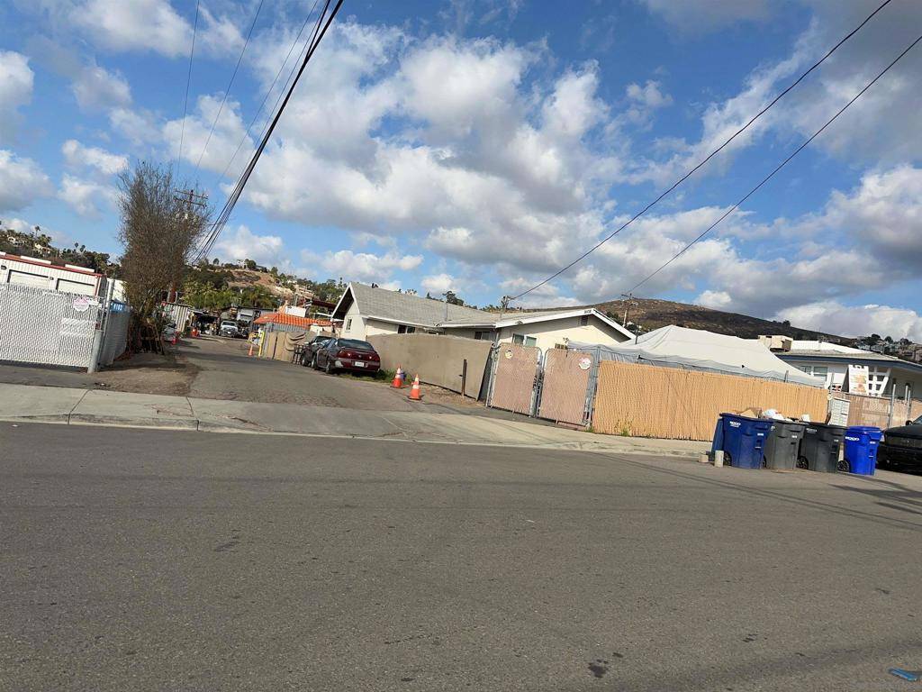 Spring Valley, CA 91977,9108 Birch St