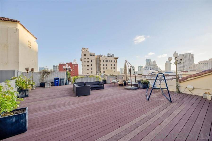 San Diego, CA 92101,950 6th Ave #211
