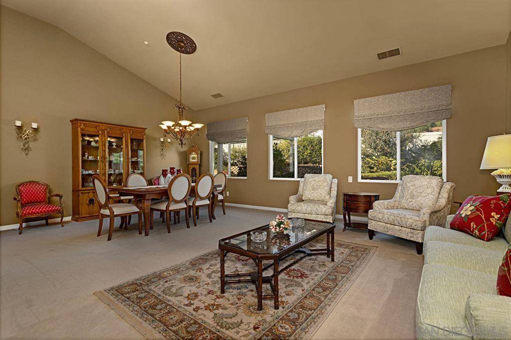 Fallbrook, CA 92028,1081 Inverlochy Dr