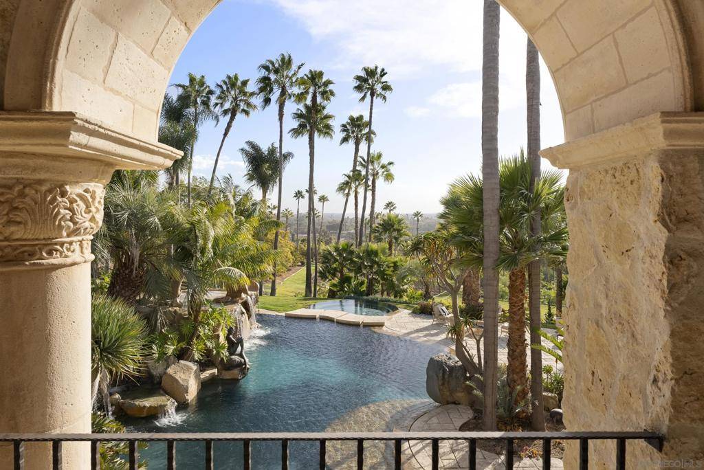 Rancho Santa Fe, CA 92067,18127 Via Roswitha