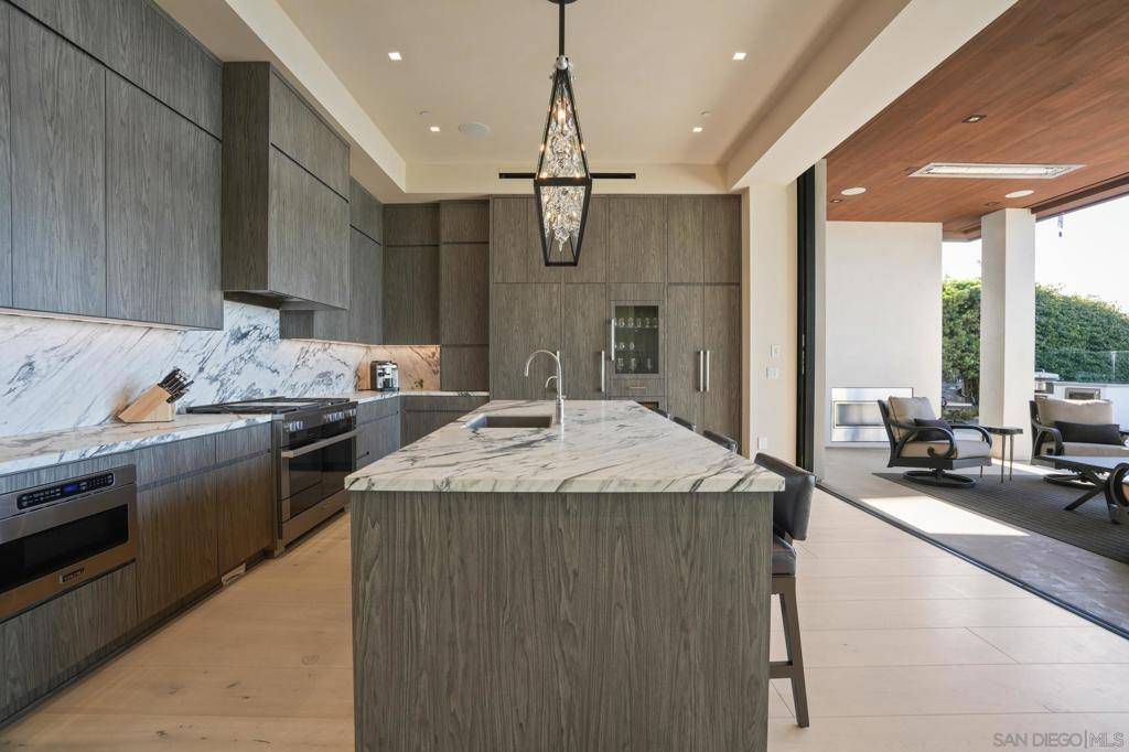 Del Mar, CA 92014,516 Stratford Court