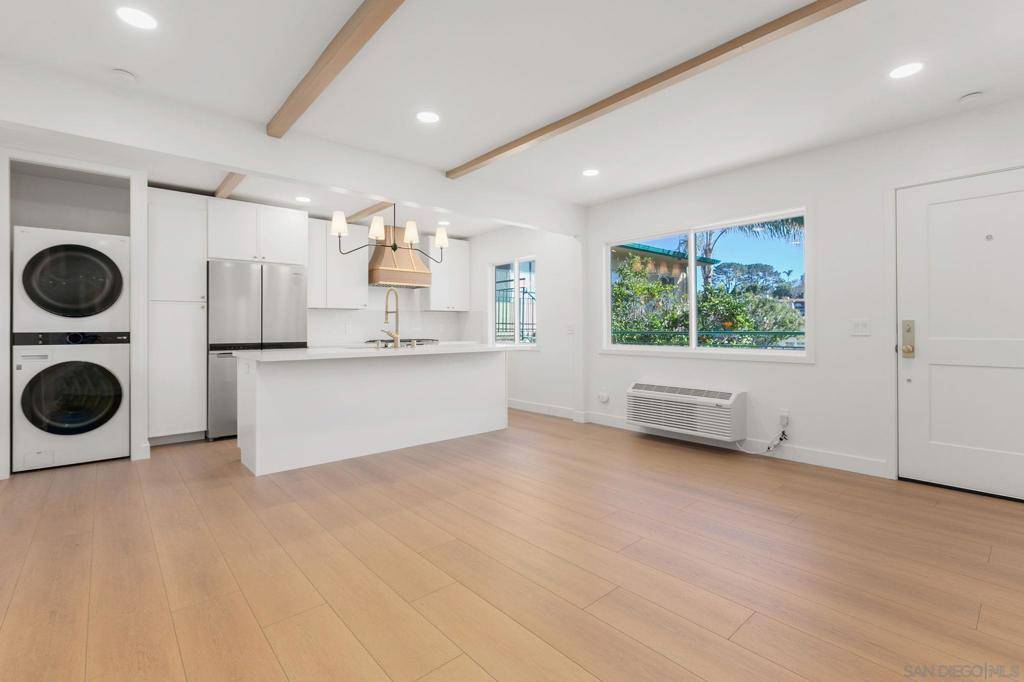 Encinitas, CA 92024,210 A Street S #11