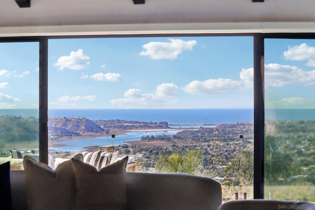 Carlsbad, CA 92009,7117 Obelisco Cir