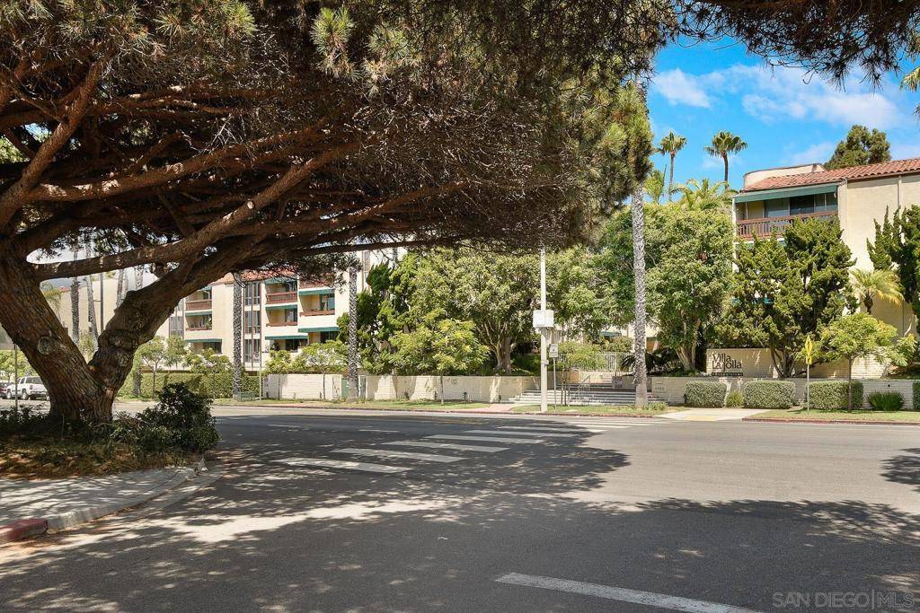 La Jolla, CA 92037,6455 La Jolla #221