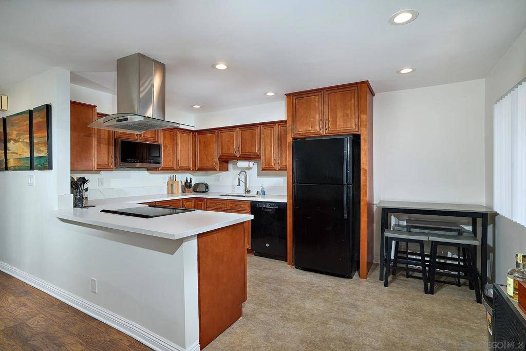 San Diego, CA 92107,5015 Cape May #203