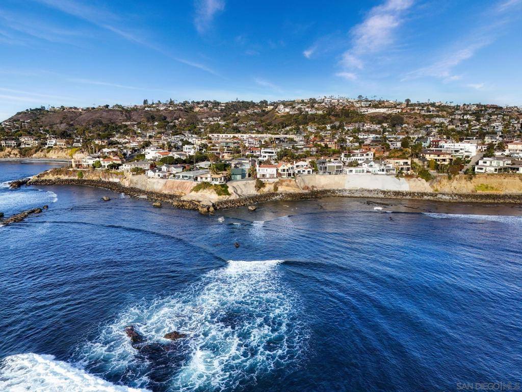 La Jolla, CA 92037,5662 Dolphin Pl