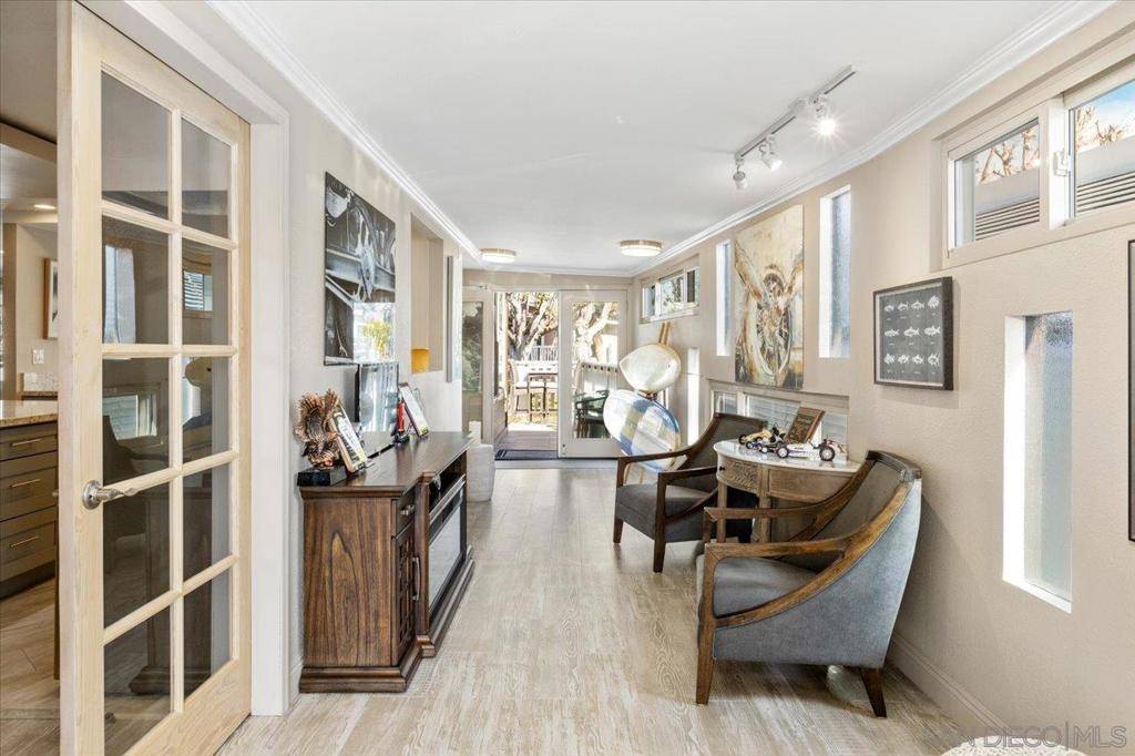 Carlsbad, CA 92011,7232 Santa Barbara #318