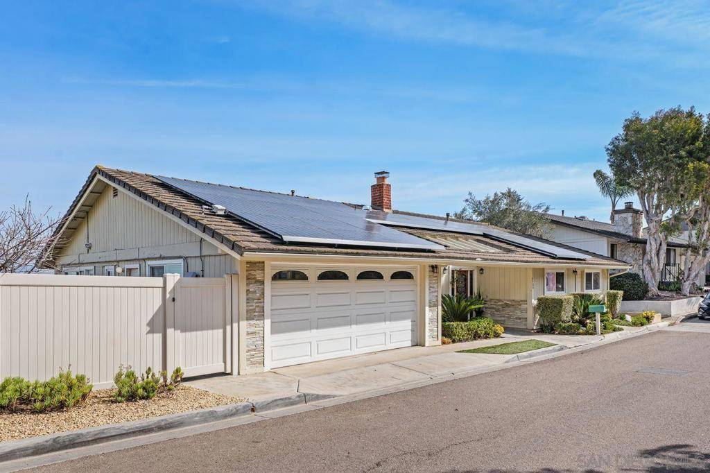 La Jolla, CA 92037,5720 Desert View Drive