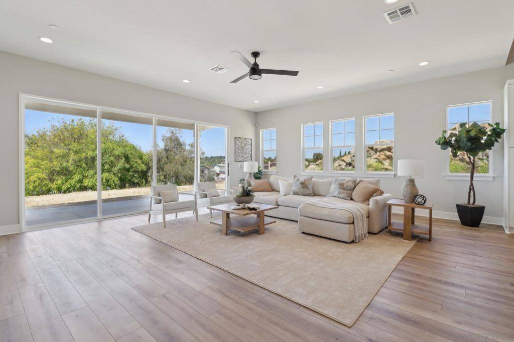 15130 Larchmont St Poway, CA 92064