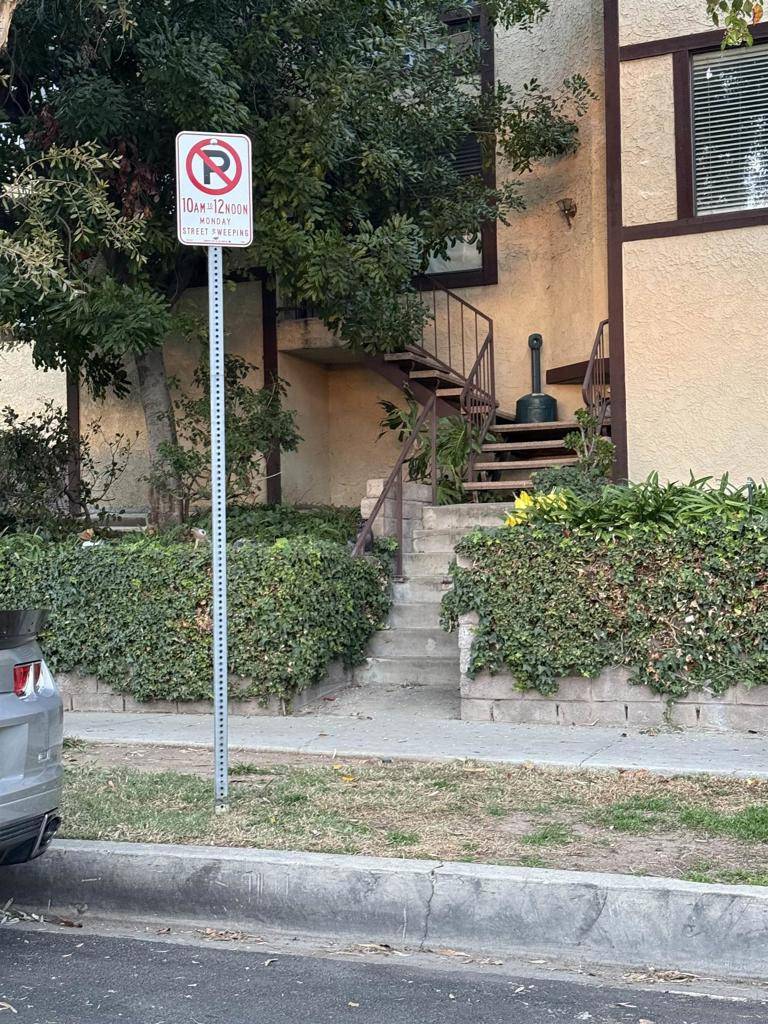 Canoga Park, CA 91303,21720 Hart St #5