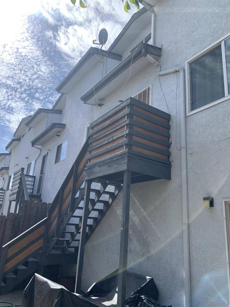 Spring Valley, CA 91977,8866 Lamar St #5