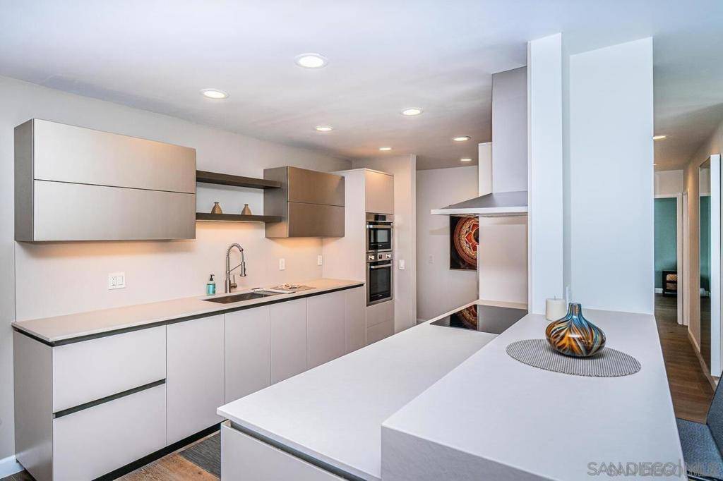 La Jolla, CA 92037,909 Coast Blvd #10
