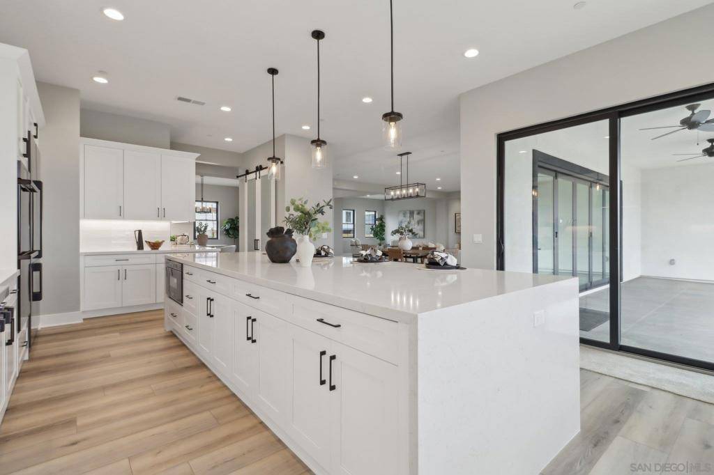 1654 Calle Catalina Escondido, CA 92029