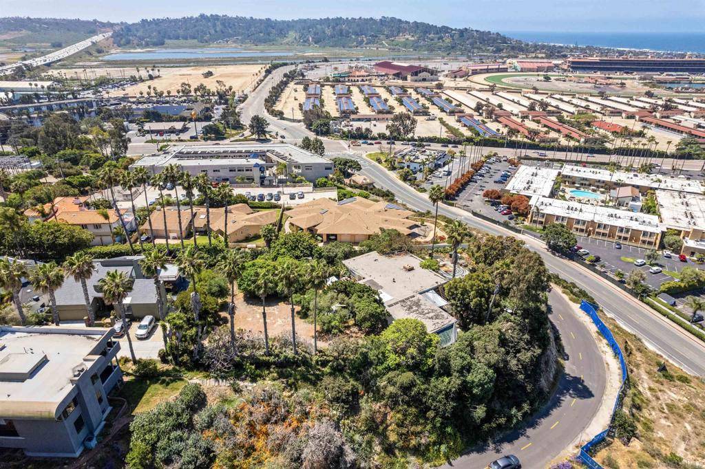 Solana Beach, CA 92075,686 Via De La Valle