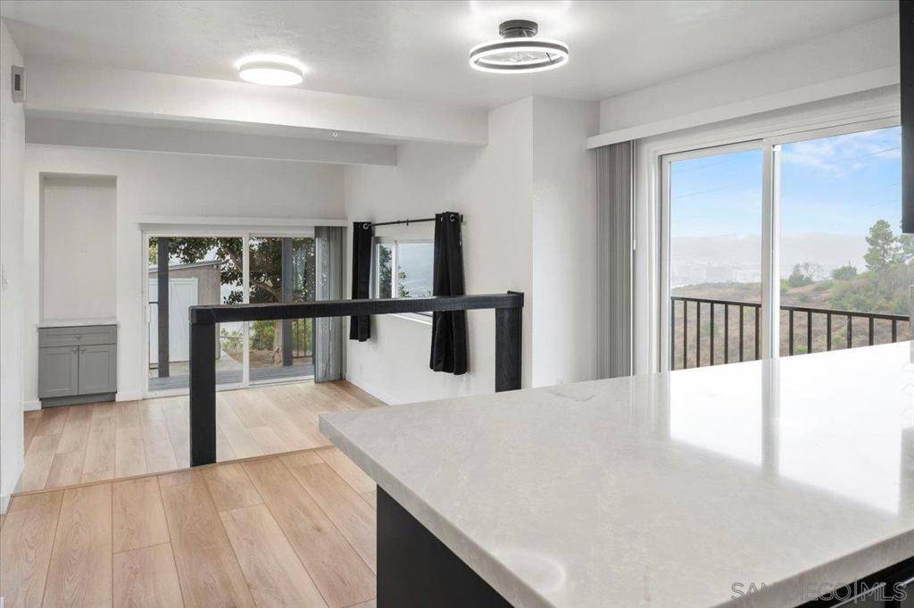 San Diego, CA 92111,1418 Minden Dr