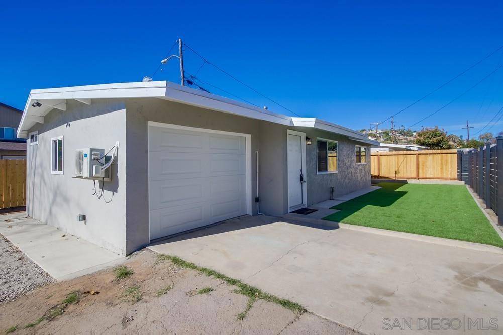 Spring Valley, CA 91977,8927 35 Lamar St
