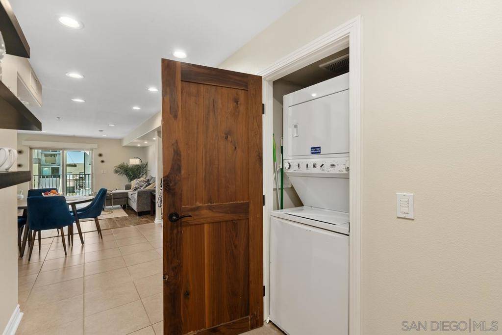 San Diego, CA 92101,801 W Hawthorn St #301