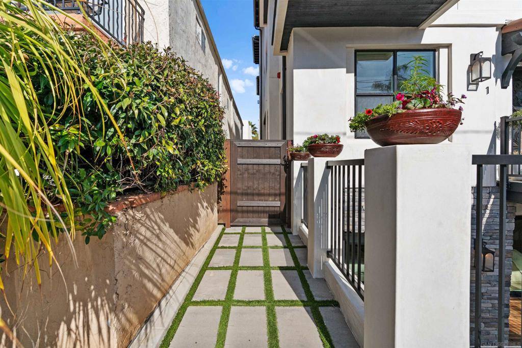Oceanside, CA 92054,812 N Cleveland Street #3