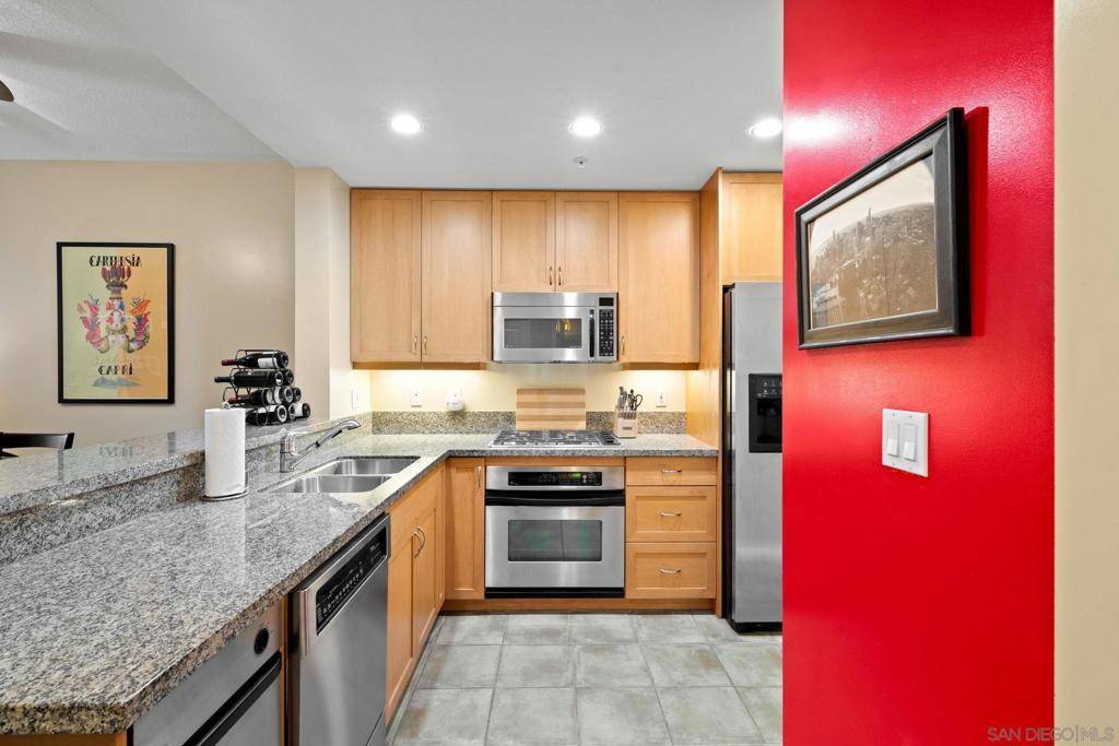 San Diego, CA 92101,850 Beech St #214