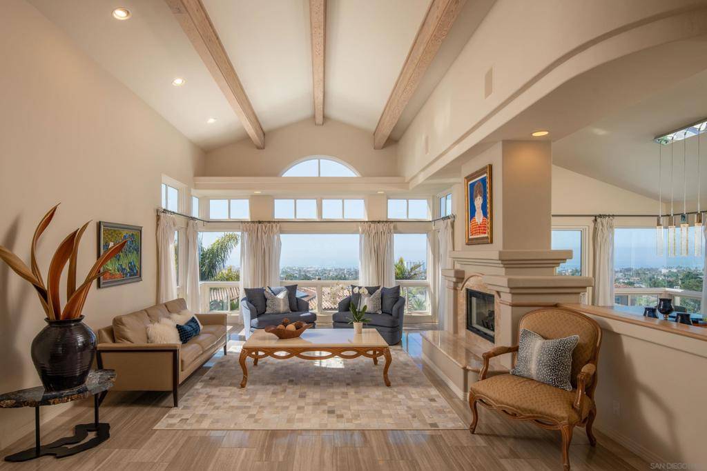 San Diego, CA 92109,1679 Los Altos Rd