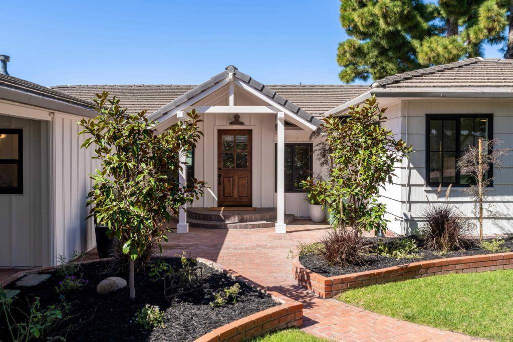 San Diego, CA 92103,2215 Juan St