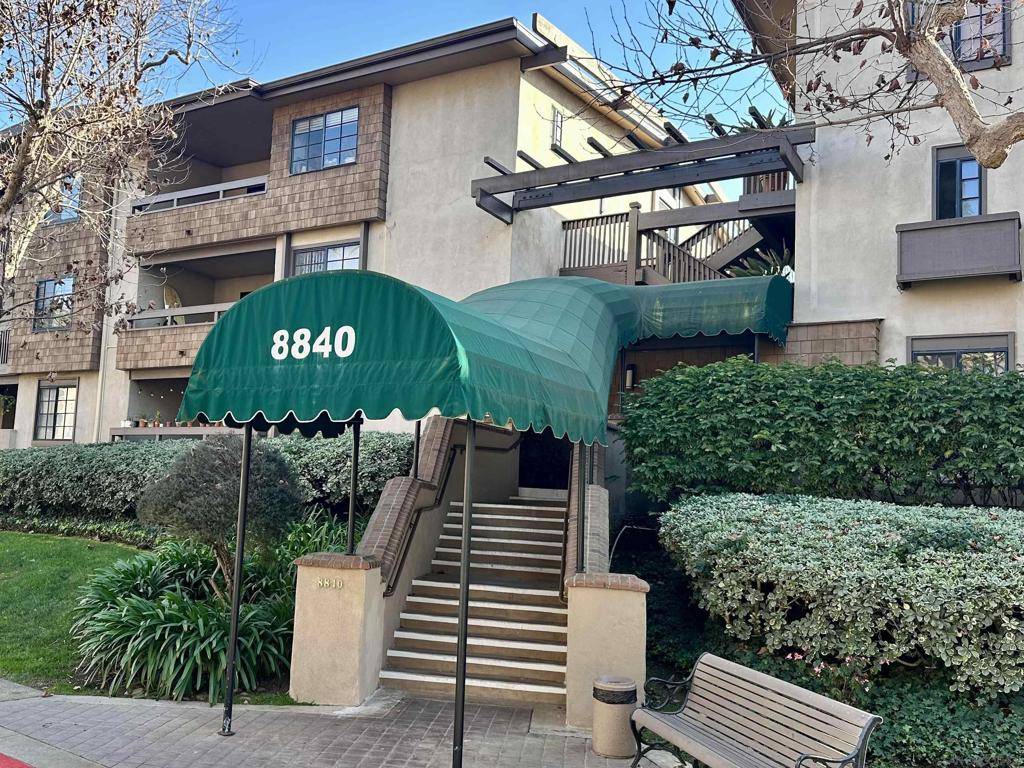 La Jolla, CA 92037,8840 Villa La Jolla Dr #103