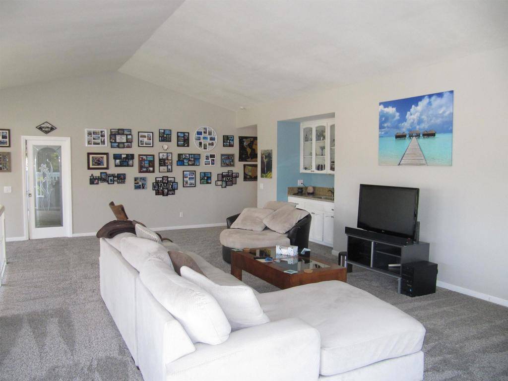 Carlsbad, CA 92009,7602 Nueva Castilla Way
