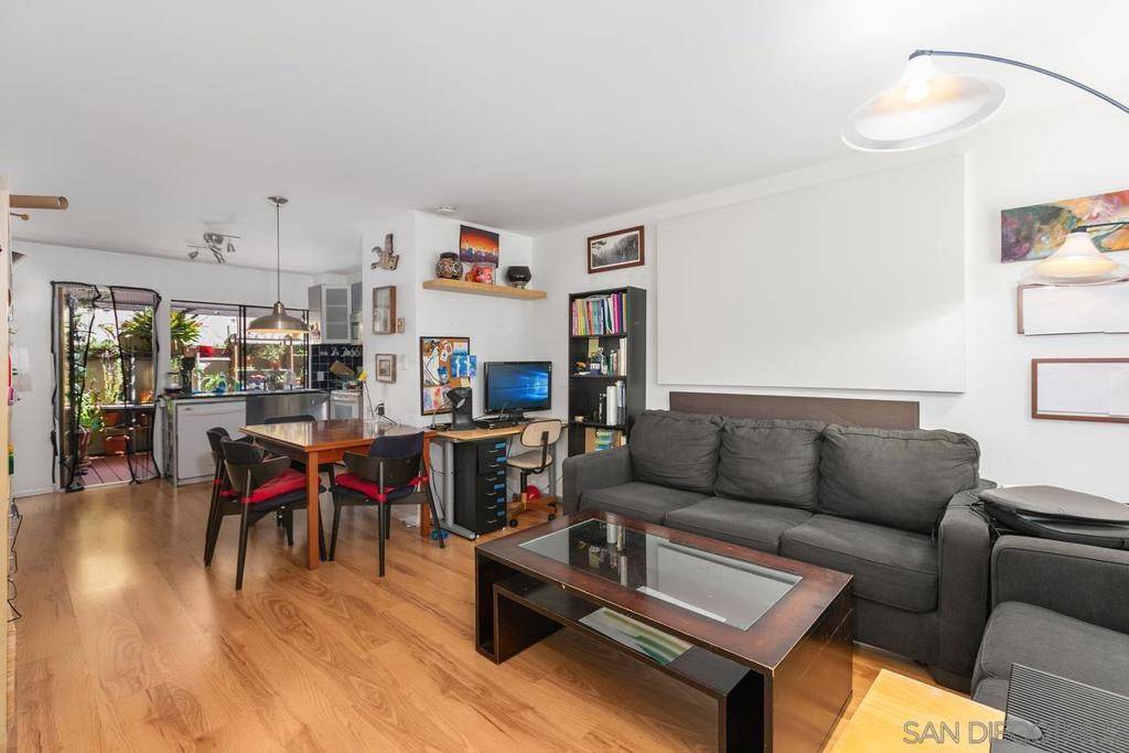 La Jolla, CA 92037,3205 Via Alicante #11