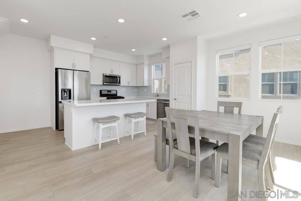 2329 Columba Glen Escondido, CA 92025