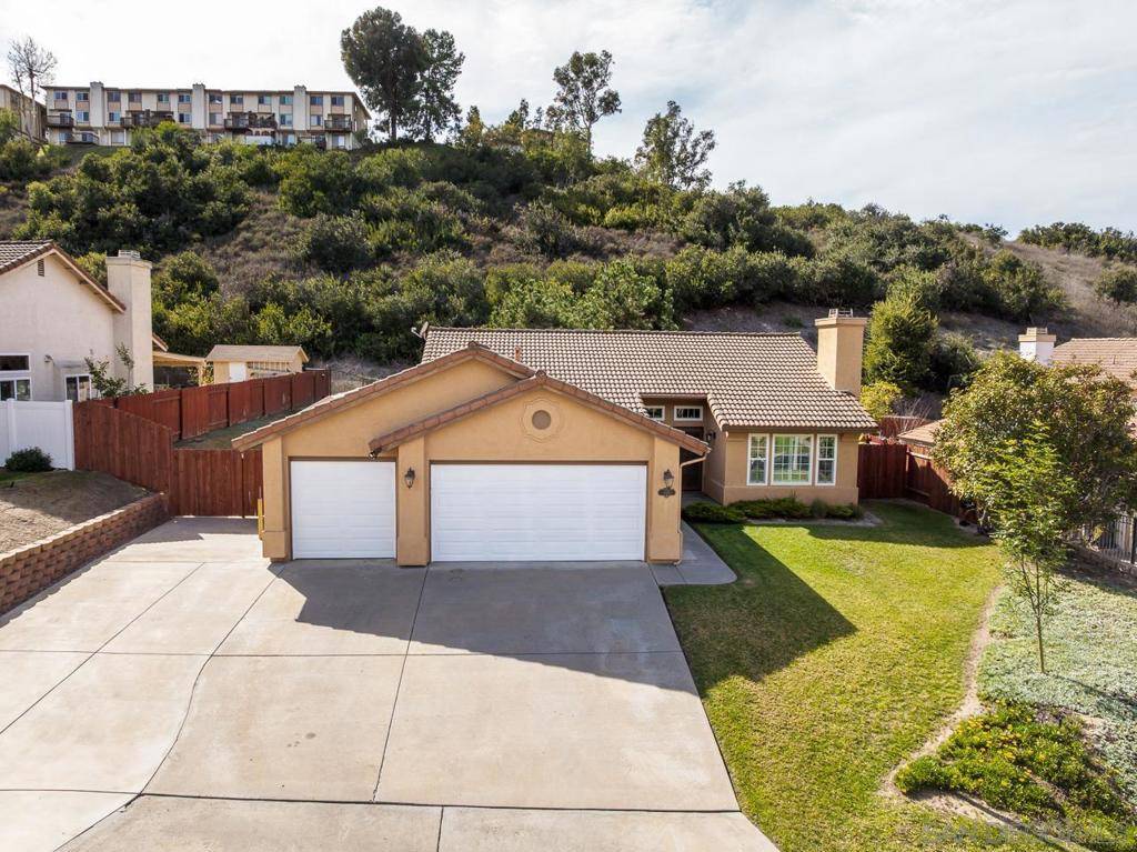 Bonita, CA 91902,548 CANYON Dr.