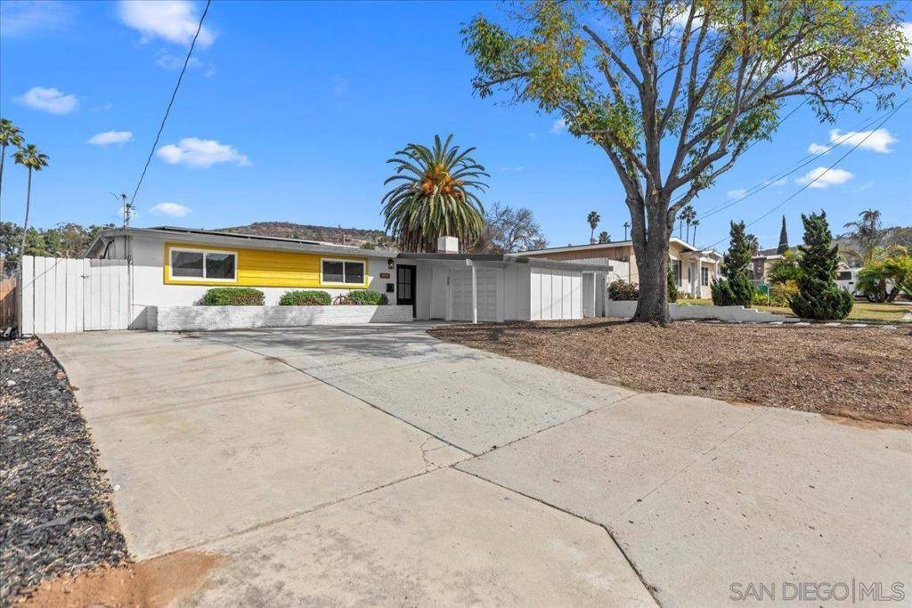 Santee, CA 92071,9255 Fairlawn St