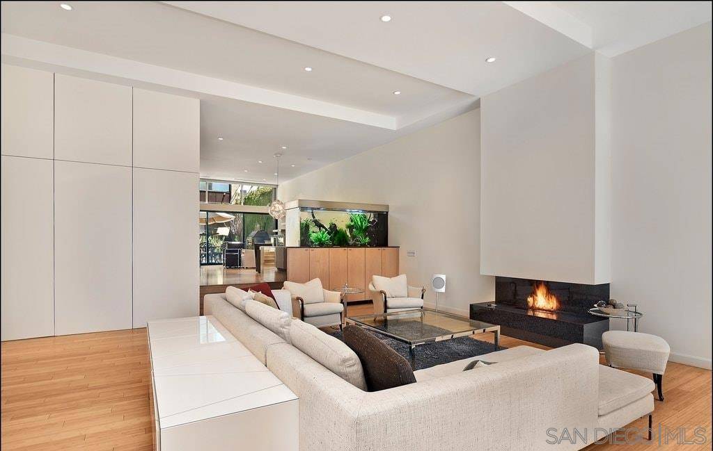 La Jolla, CA 92037,7725 Herschel Ave