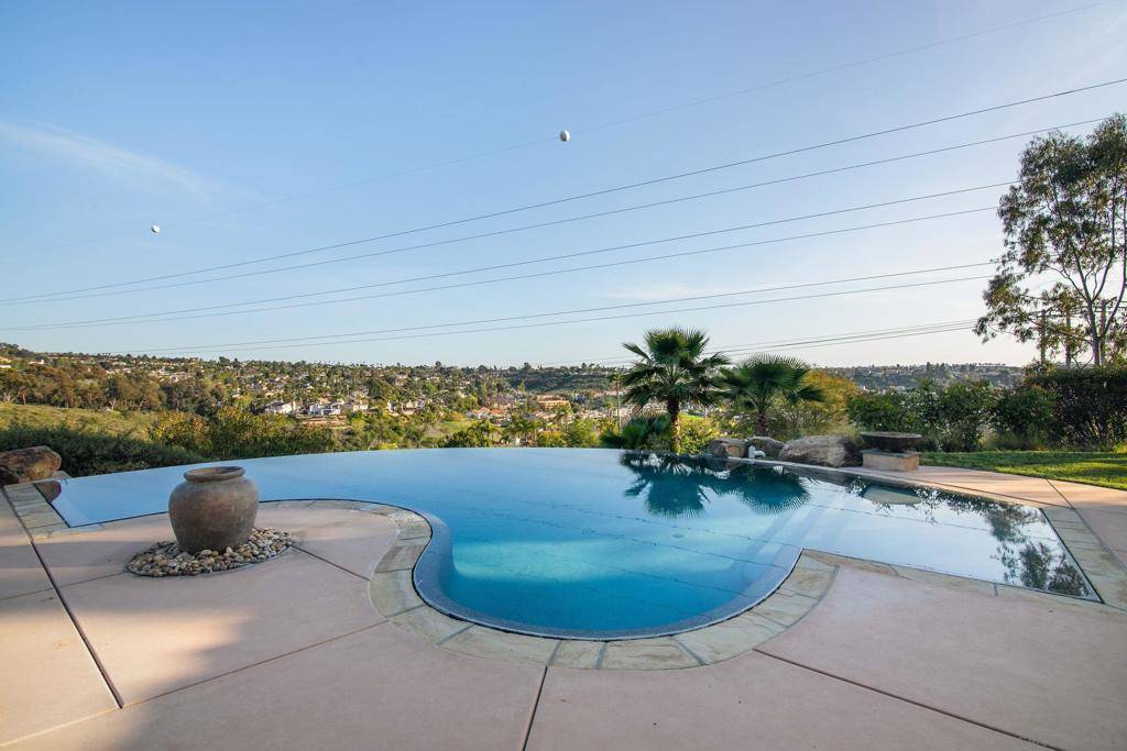 Carlsbad, CA 92009,2922 Managua Place