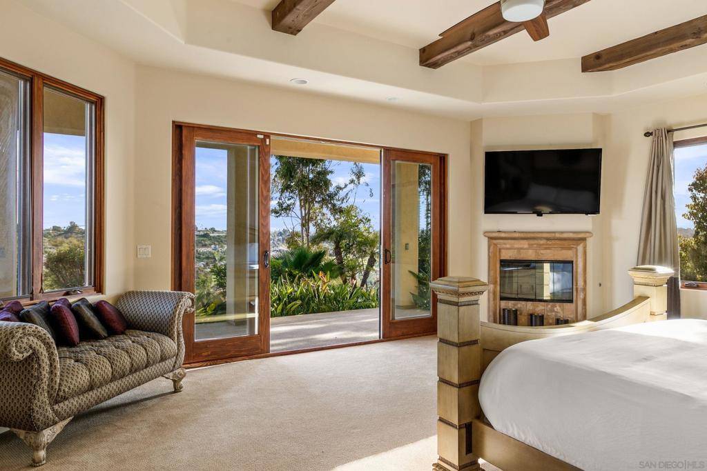 Carlsbad, CA 92009,2922 Managua Place