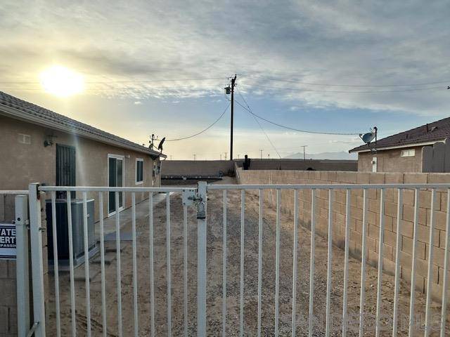 CA 92274,2001 Bell Court
