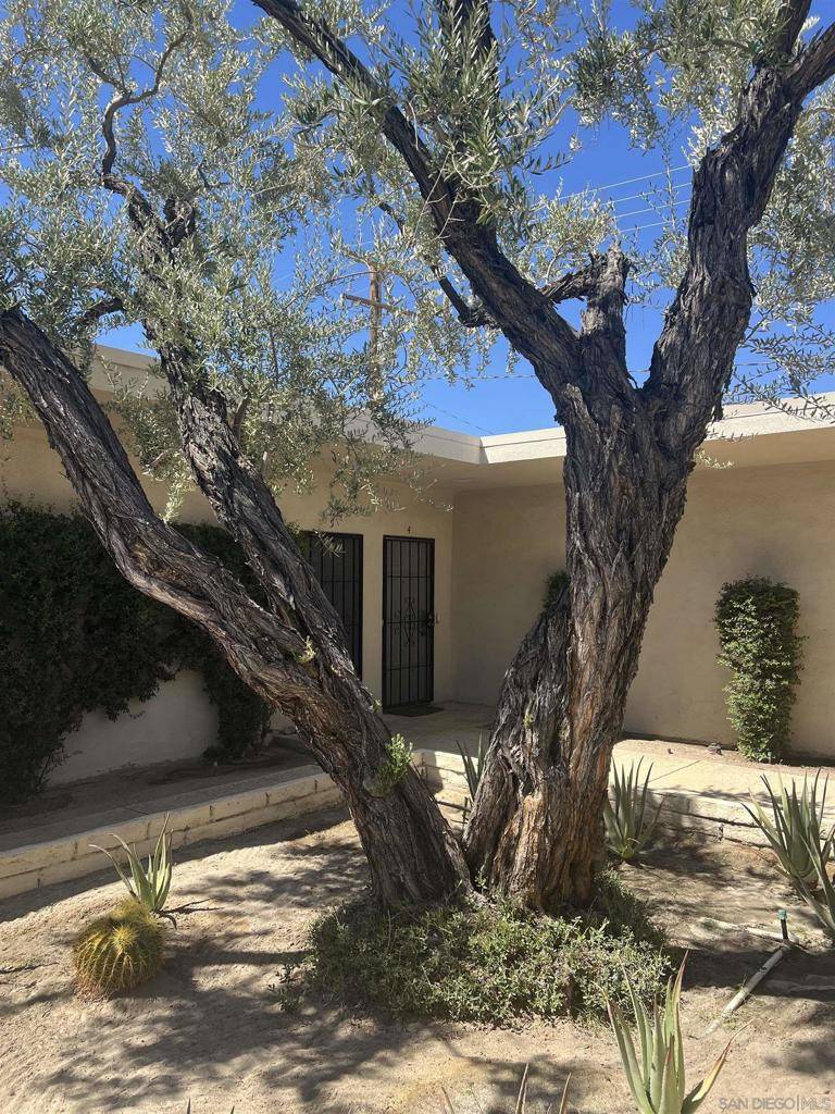 Palm Springs, CA 92264,547 Desert Way