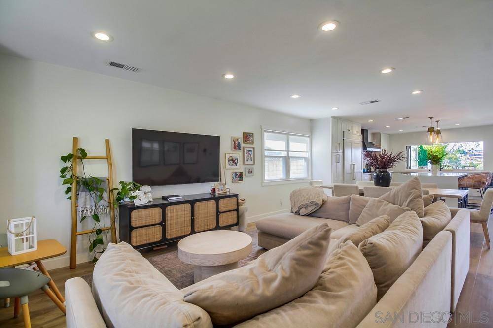 San Diego, CA 92106,3326 Wisteria Dr