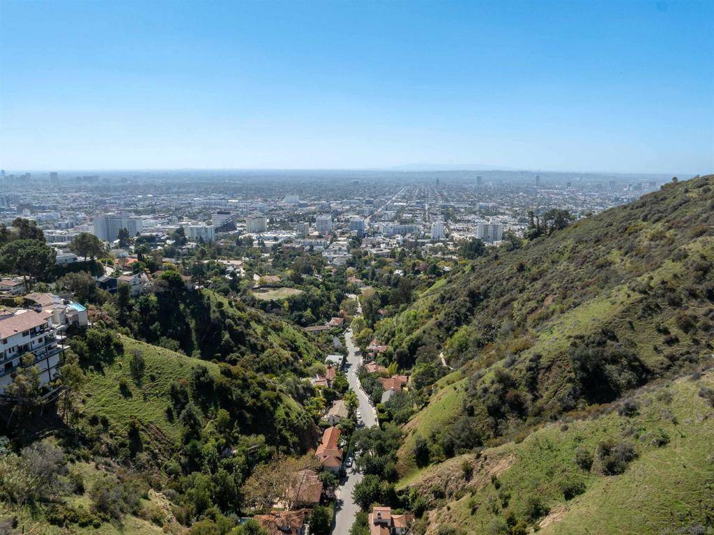 Los Angeles, CA 90068,2133 Outpost Drive