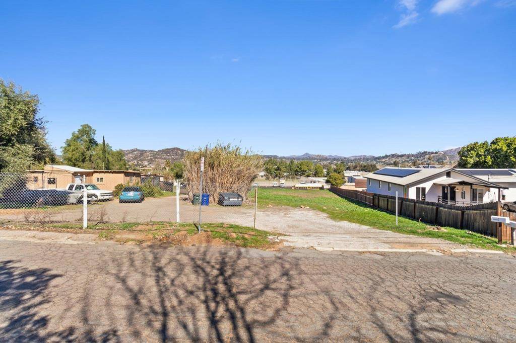 Lakeside, CA 92040,11816 Waterhill Rd
