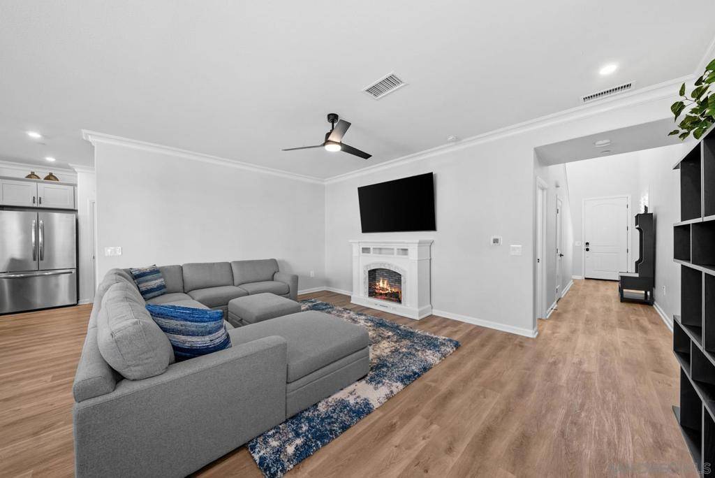 1722 Crabapple Way Oceanside, CA 92056
