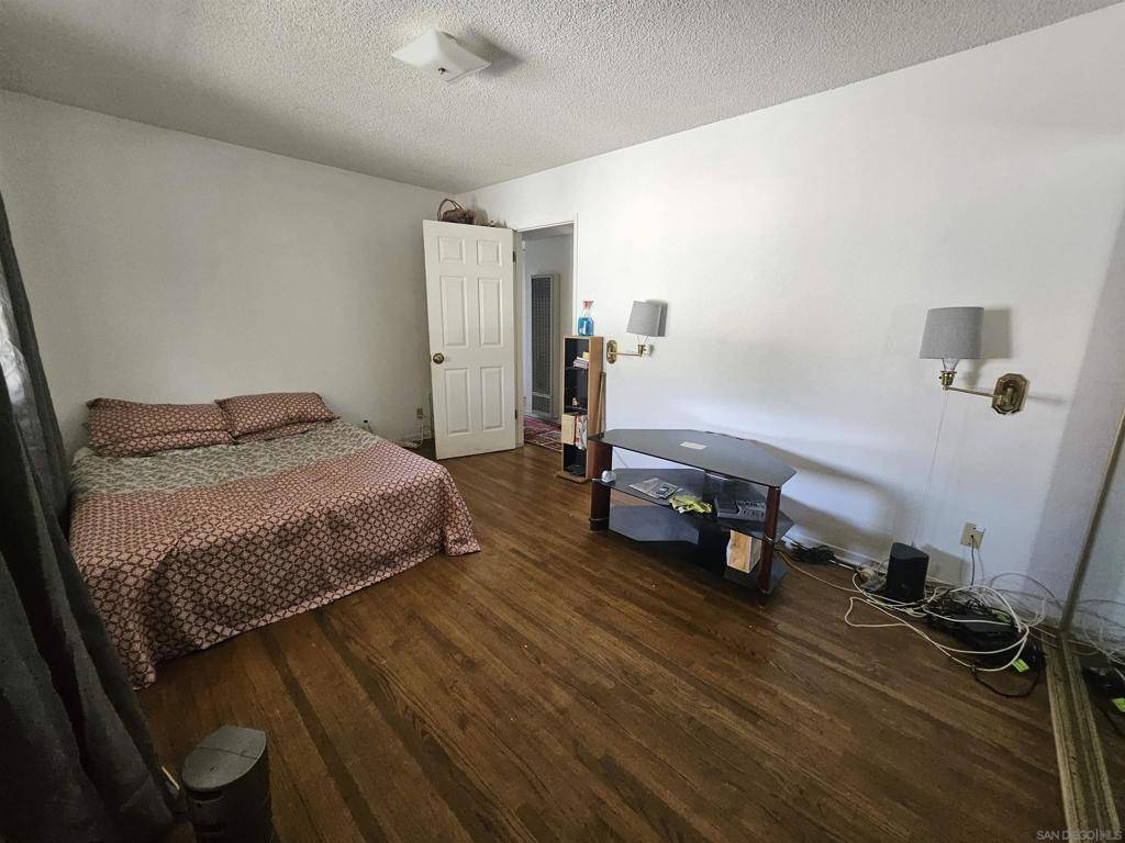 San Diego, CA 92106,1561 65 Evergreen St