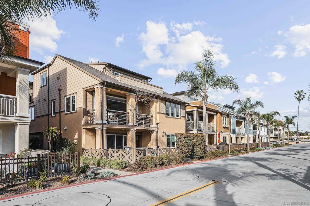San Diego, CA 92109,810 Santa Barbara Place