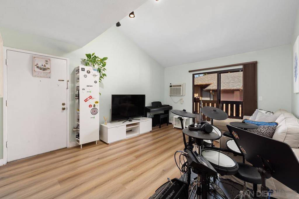 San Diego, CA 92126,10284 Black Mountain #200