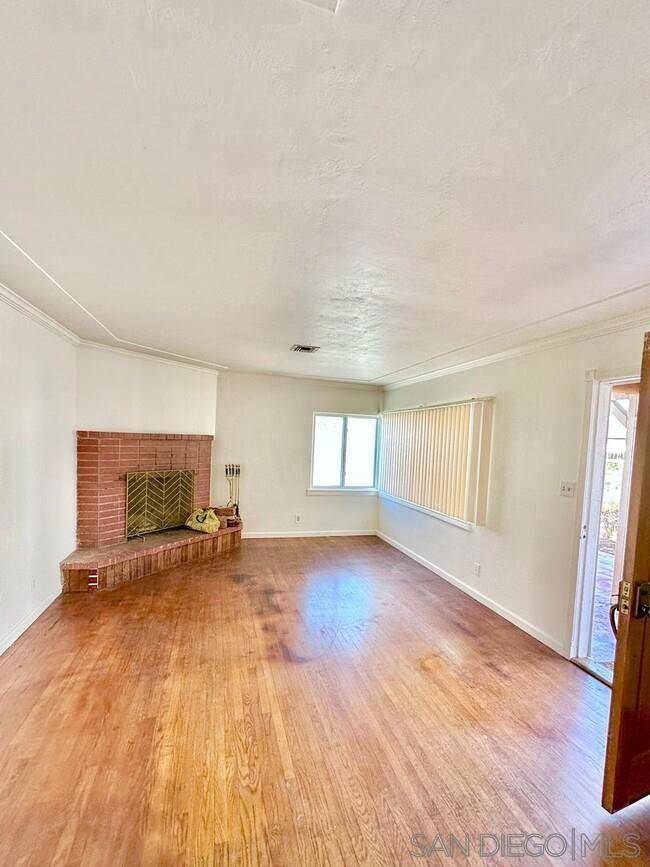 San Diego, CA 92107,4629 Narragansett