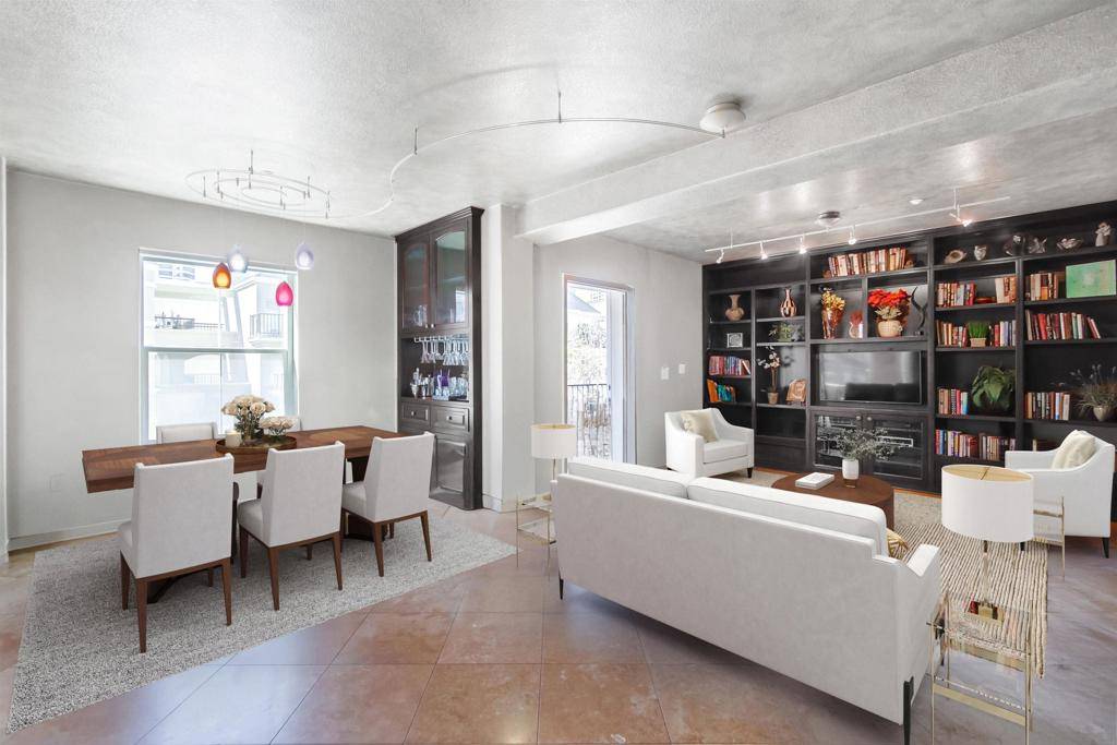 San Diego, CA 92101,301 W G Street #322