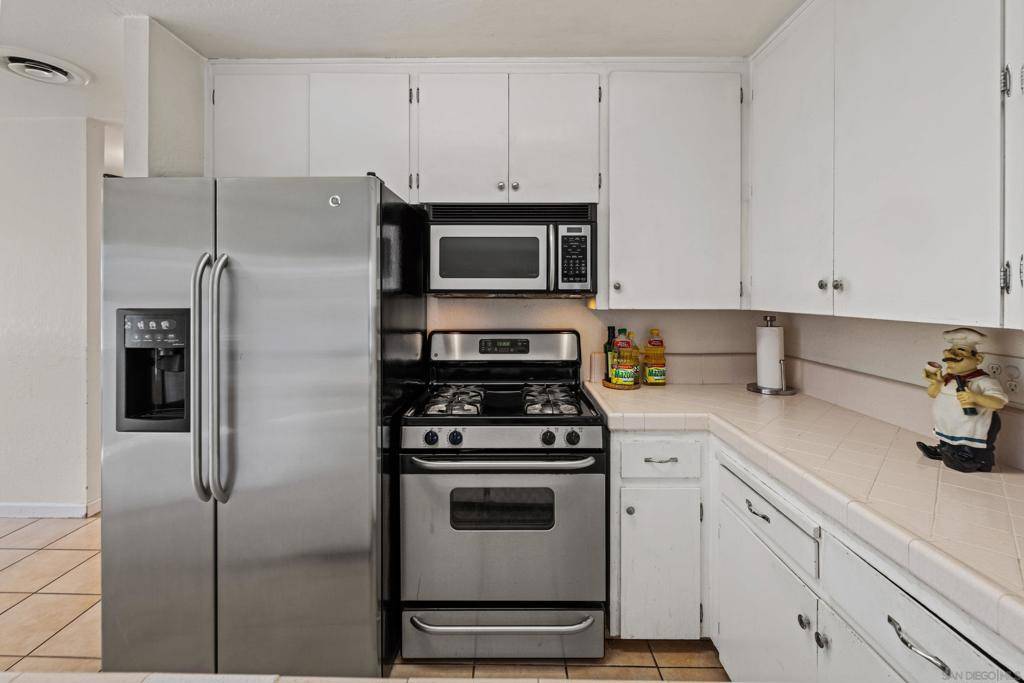 Salinas, CA 93906,284 Osage Dr