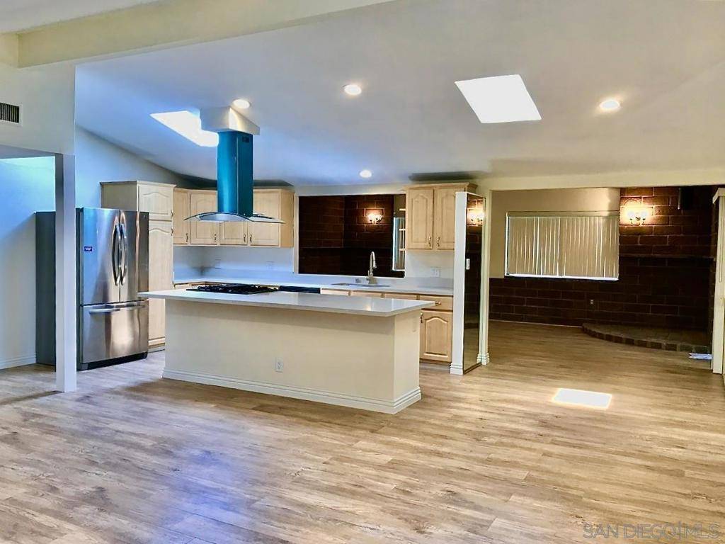 Escondido, CA 92025,810 Elmwood Dr