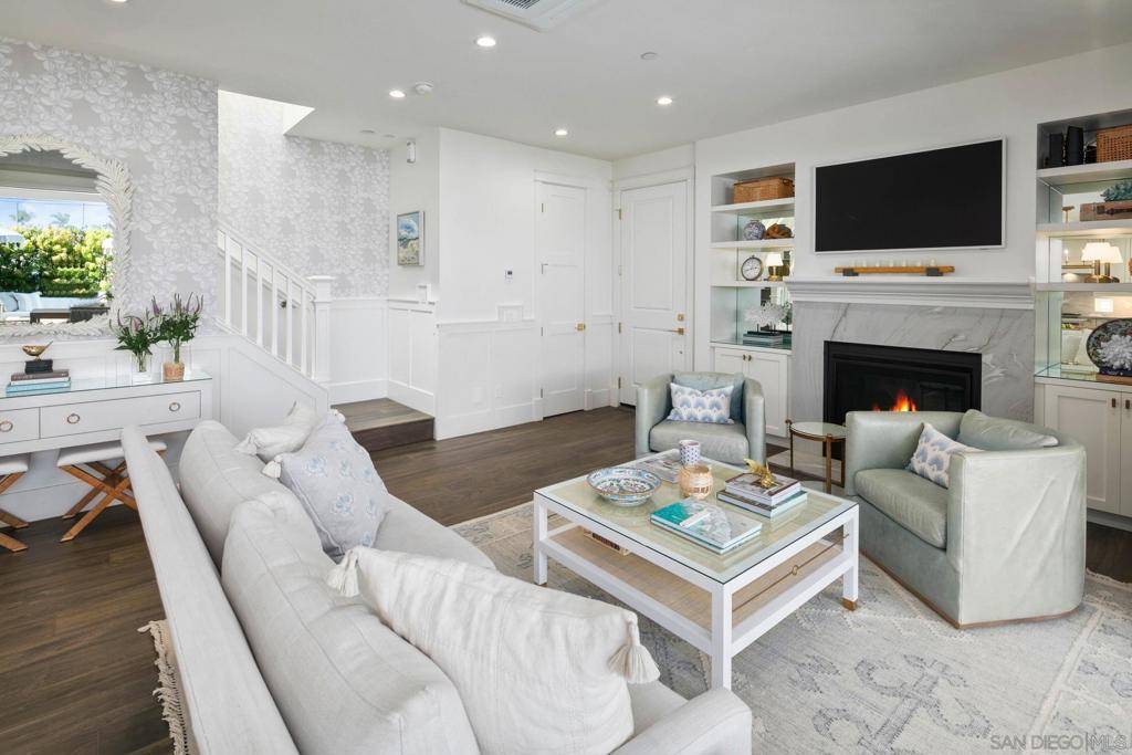 Coronado, CA 92118,552 G Avenue