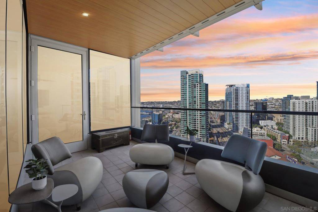 San Diego, CA 92101,888 W E St #2506